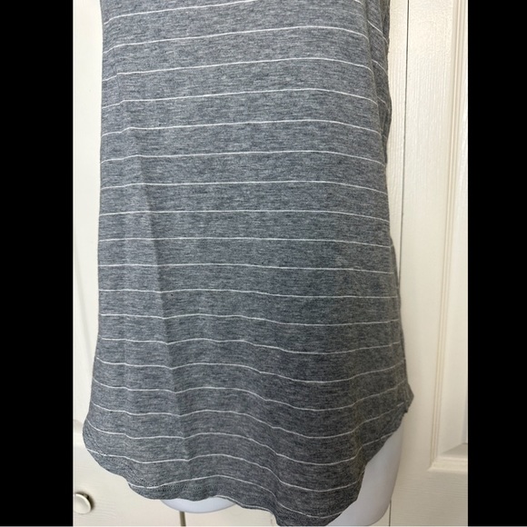 LULULEMON Yogi Everyday Tank Top Shirt Blouse Yoga Workout Gray White Striped - Picture 6 of 10